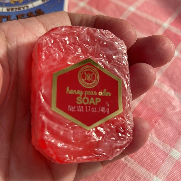 🎈SALE🎈🎀#21.MAKEUP BUNDLE🎀 - Picture 9 of 12